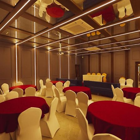 Hotel Kiran Miraj Luaran gambar