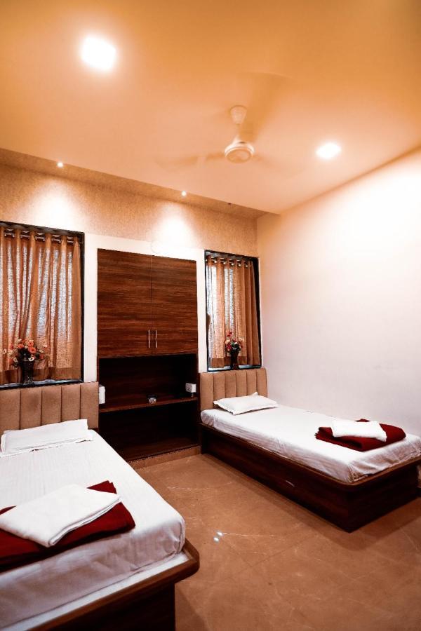 Hotel Kiran Miraj Luaran gambar