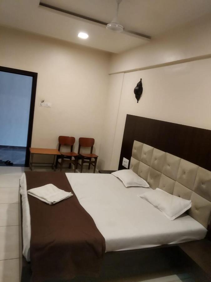 Hotel Kiran Miraj Luaran gambar
